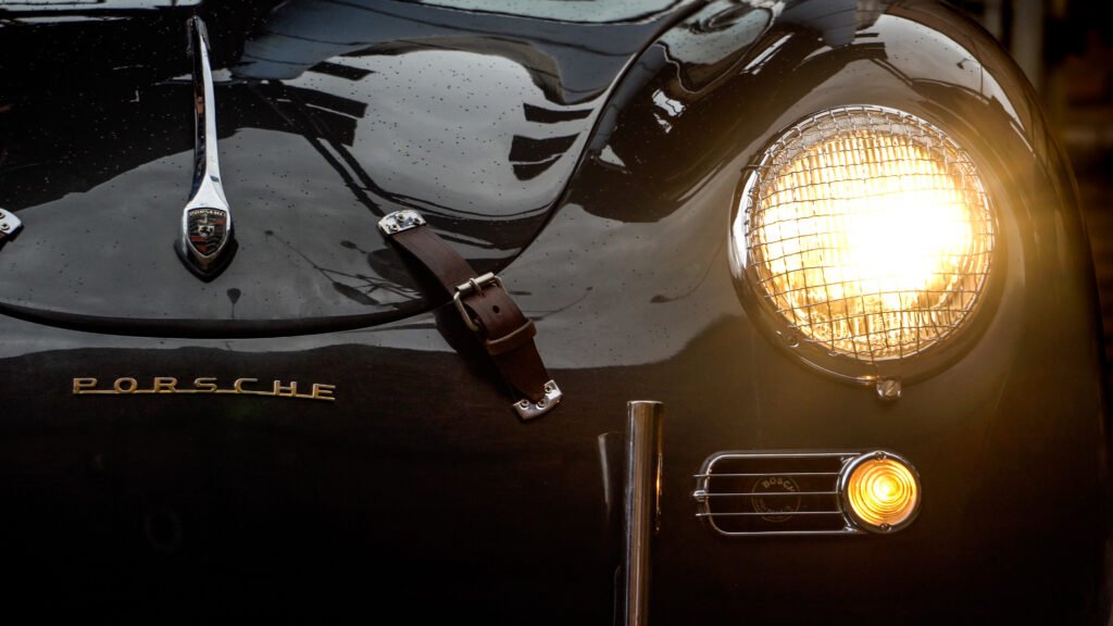 Detalle del faro de un Porsche 356A Speedster